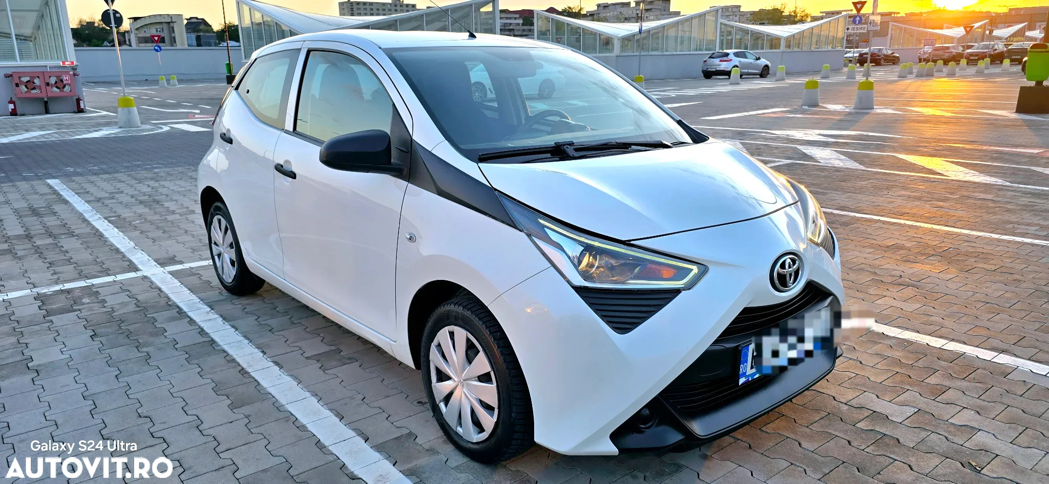 Toyota Aygo 1.0 VVY-I 5 usi X-connect - 2
