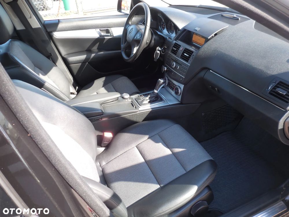 Mercedes-Benz Klasa C 180 CGI Automatik BlueEFFICIENCY - 16