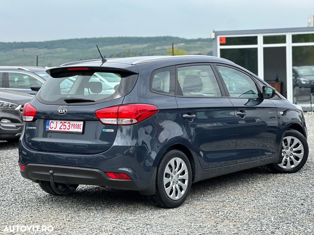 Kia Carens - 4