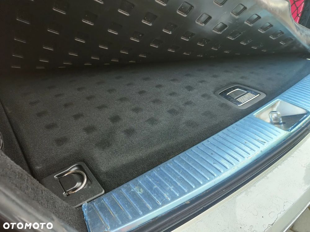 Mercedes-Benz Klasa C 300 CDI BlueEff 4-Matic Avantgarde - 14