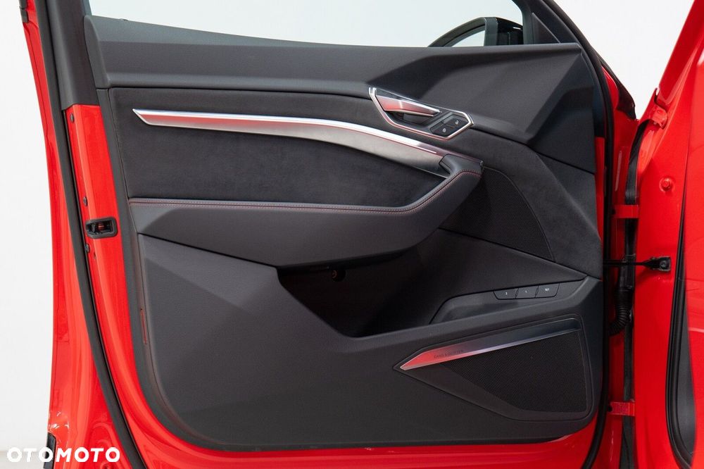 Audi Q8 Sportback e-tron - 13