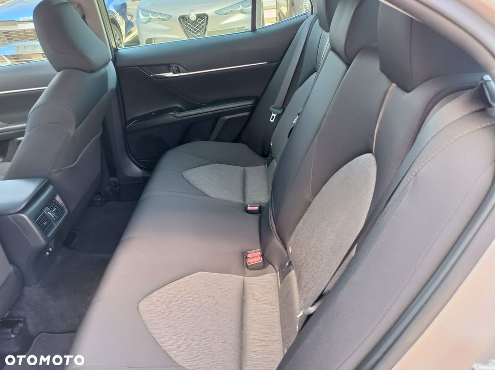 Toyota Camry 2.5 Hybrid Comfort CVT - 18