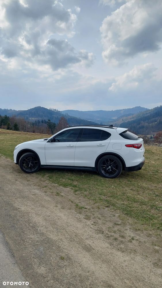 Alfa Romeo Stelvio - 13