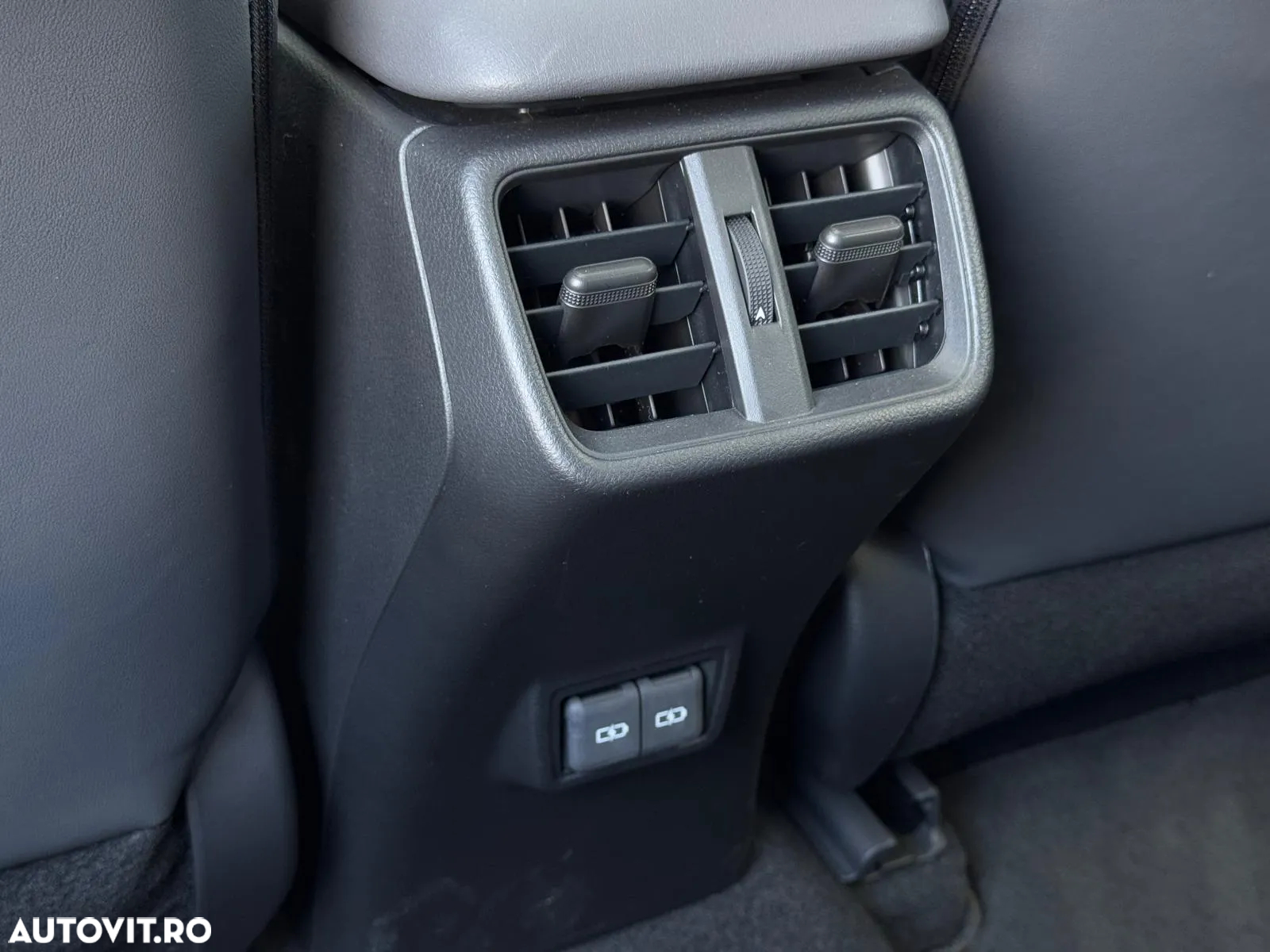 Lexus UX 300h FWD CVT HEV F Sport Design - 30