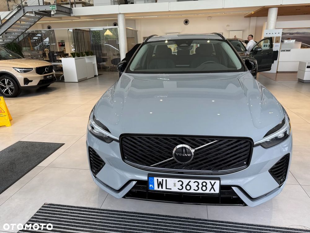 Volvo XC 60 B5 B AWD Plus Dark - 4