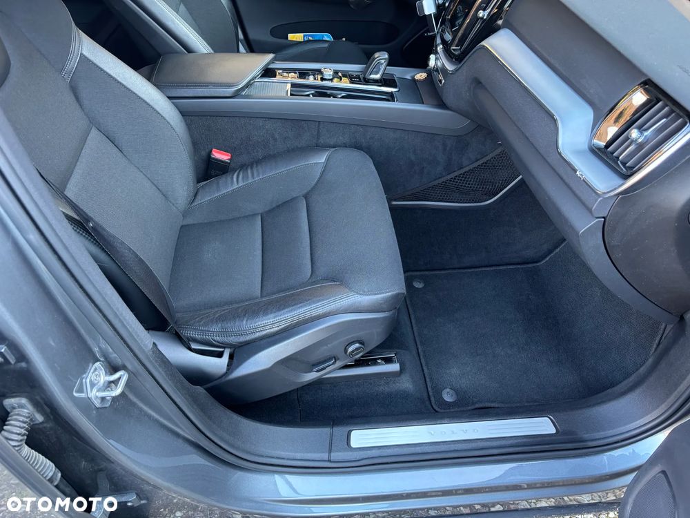 Volvo XC 60 B4 D Momentum Pro - 14