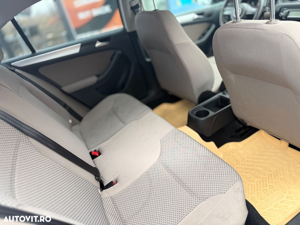 Volkswagen Jetta 1.6 TDI Comfortline - 7