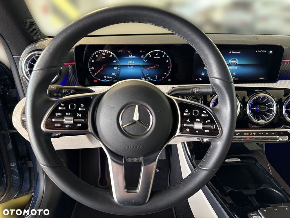 Mercedes-Benz CLA - 12