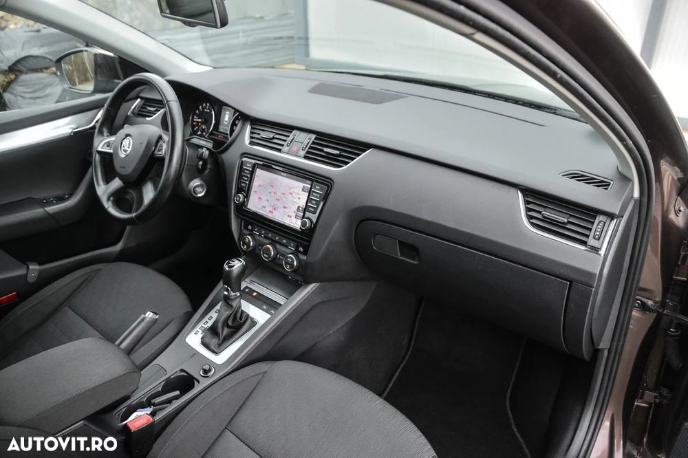 Skoda Octavia 1.6 TDI Elegance DSG - 6
