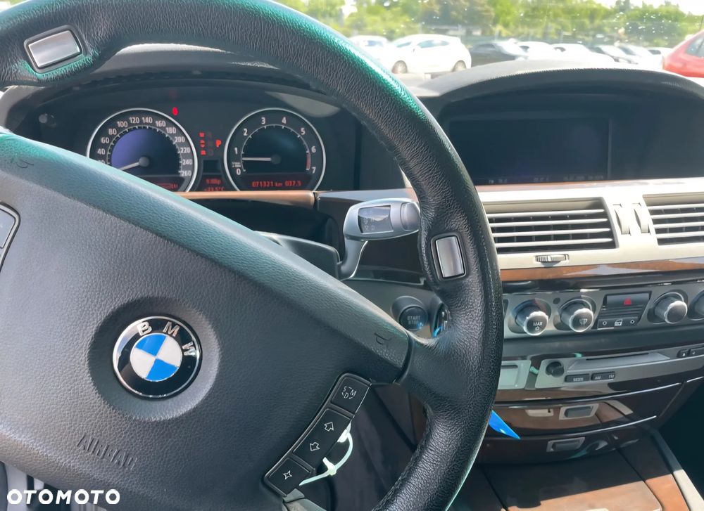 BMW Seria 7 750i - 9