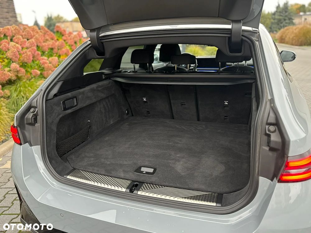 BMW i5 - 24