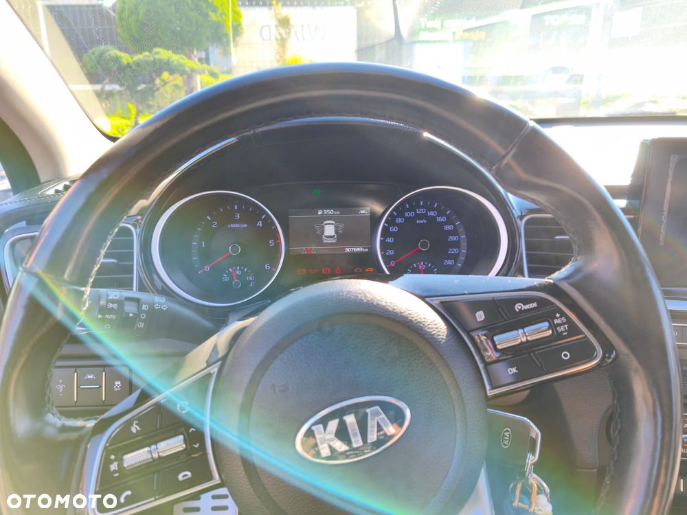 Kia Ceed 1.6 CRDi mHEV L Business Line - 16
