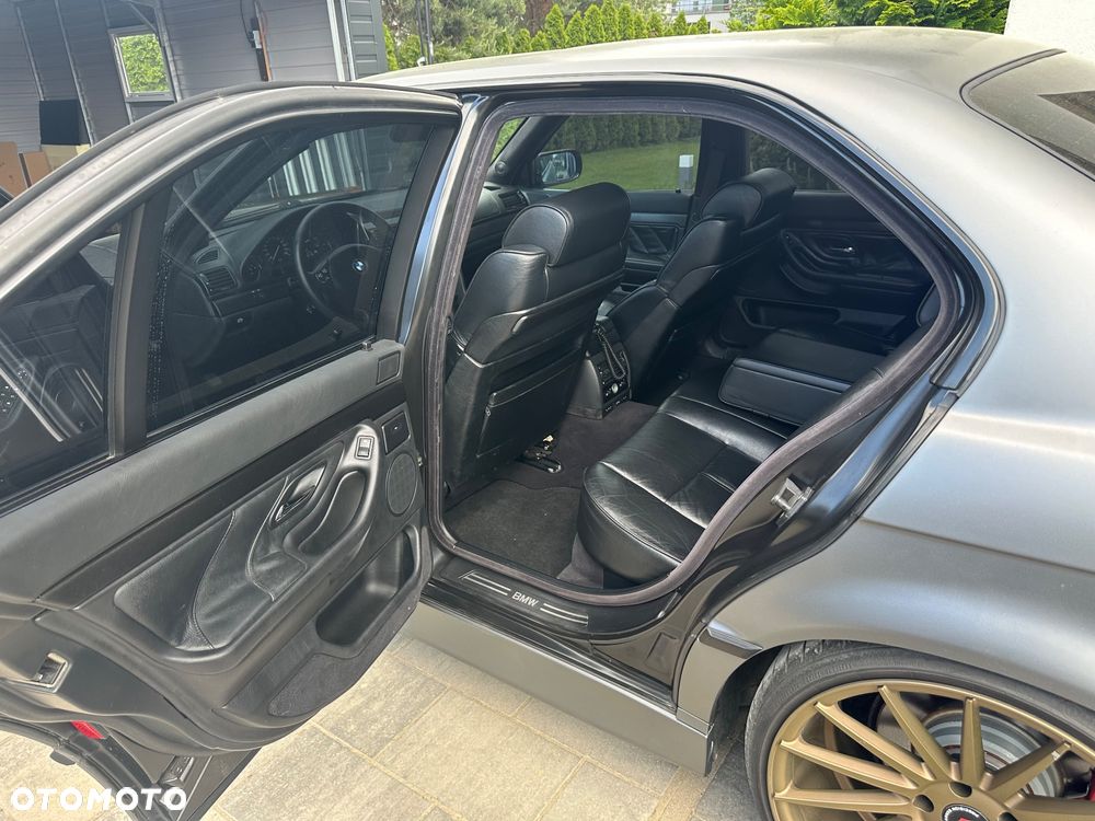 BMW Seria 7 - 23