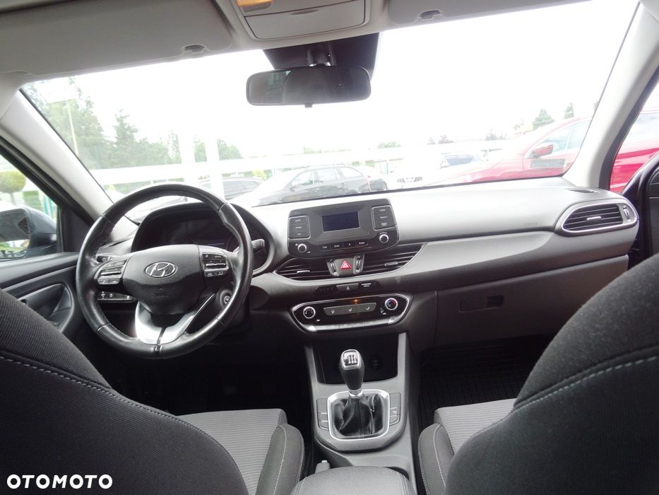 Hyundai i30 1.5 DPI Classic + - 15