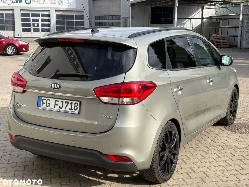 Kia Carens - 5