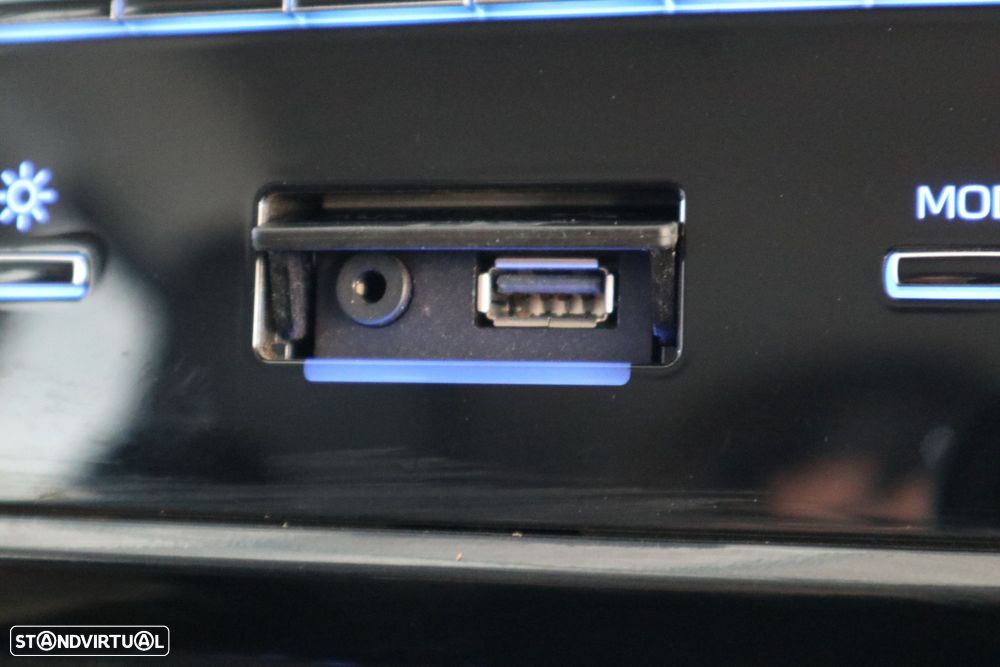 Toyota Hilux 2.4 D-4D 4WD CD CM - 23