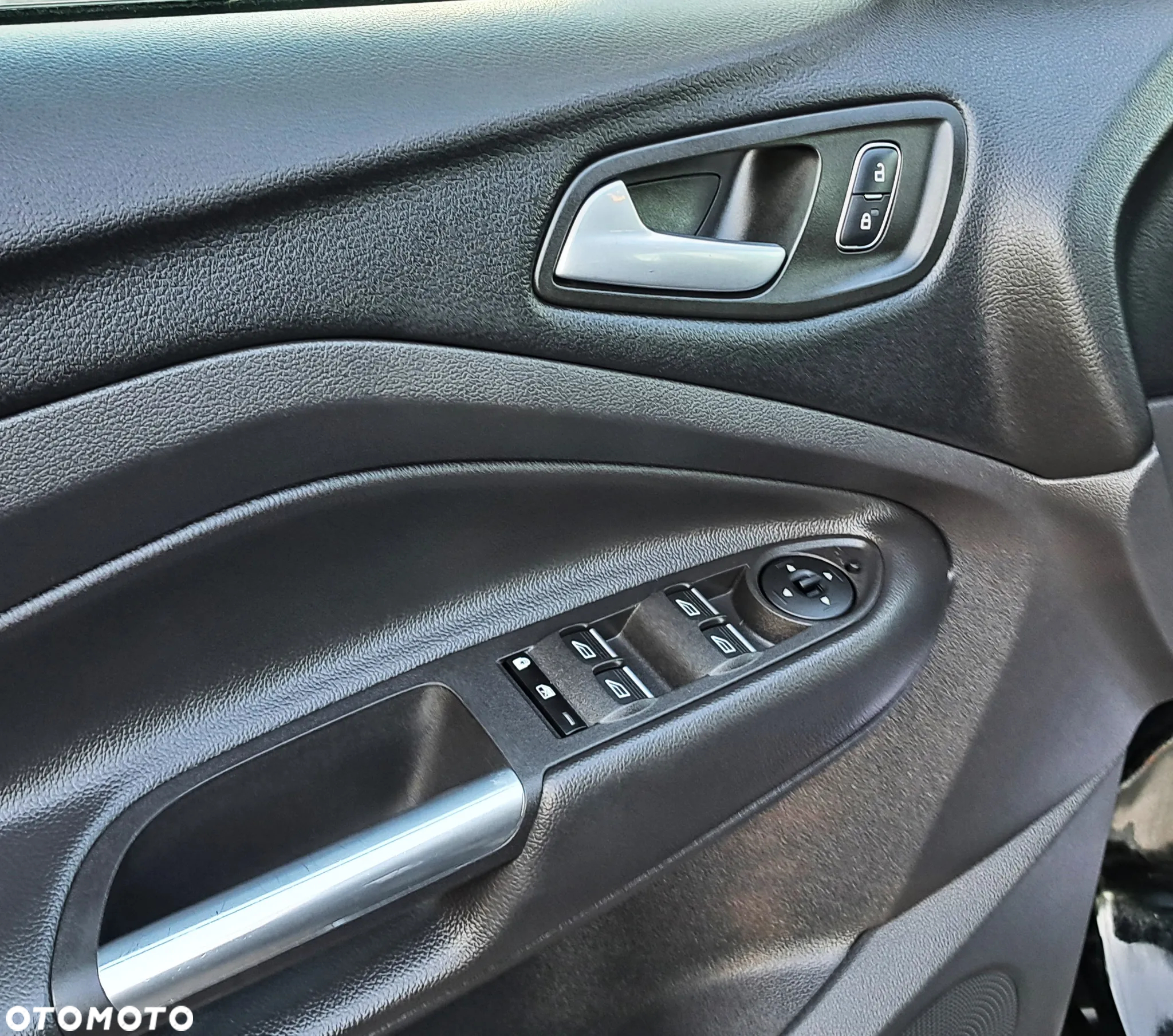 Ford Kuga 1.5 EcoBoost 2x4 ST-Line - 31