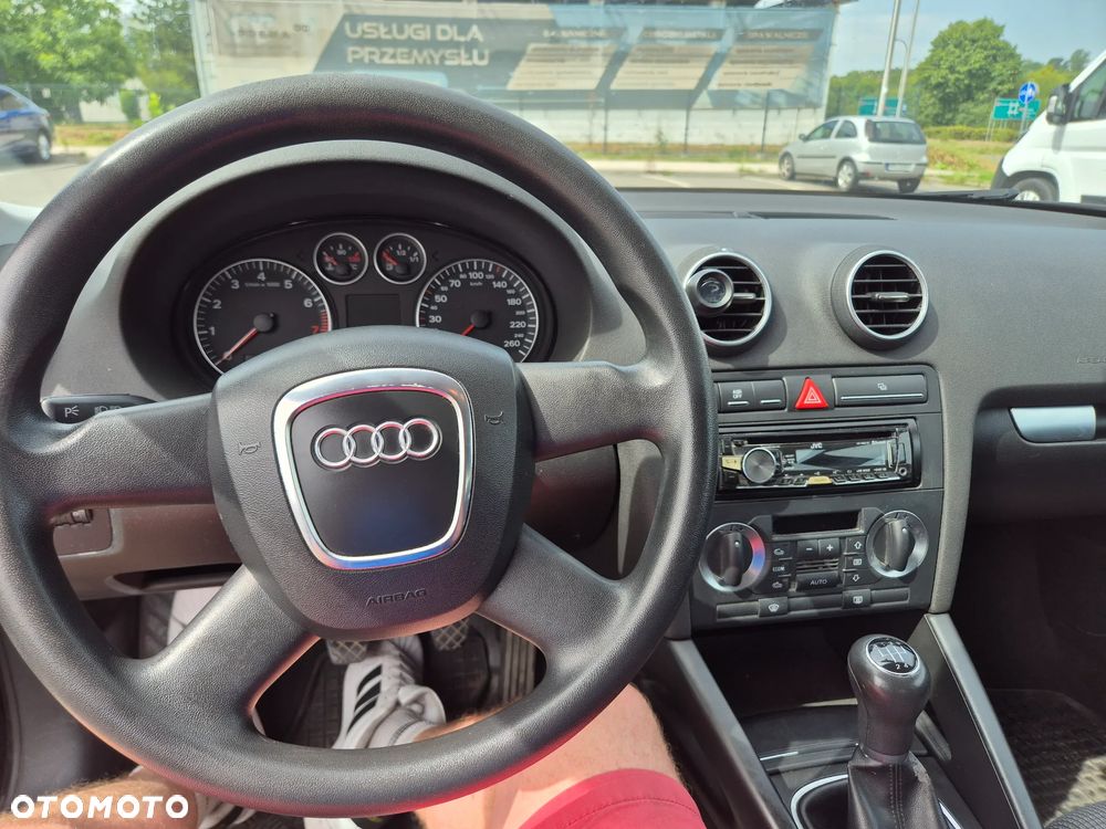 Audi A3 3-drzwiowe 1.6 Attraction - 9