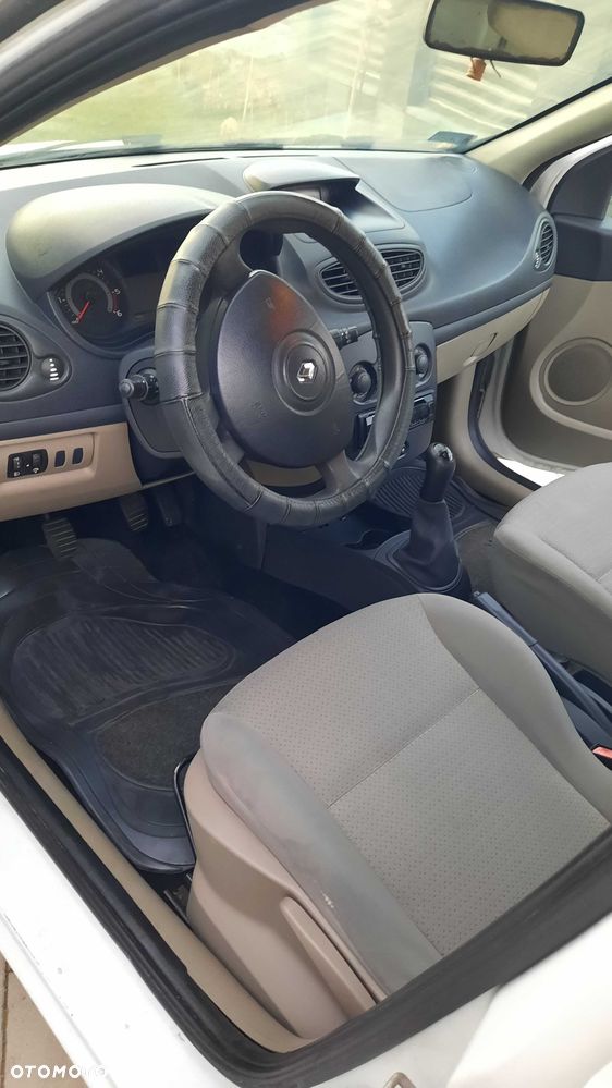 Renault Clio - 7