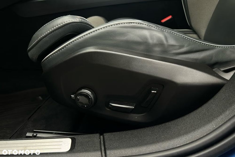 Volvo V60 B4 D R-Design - 25