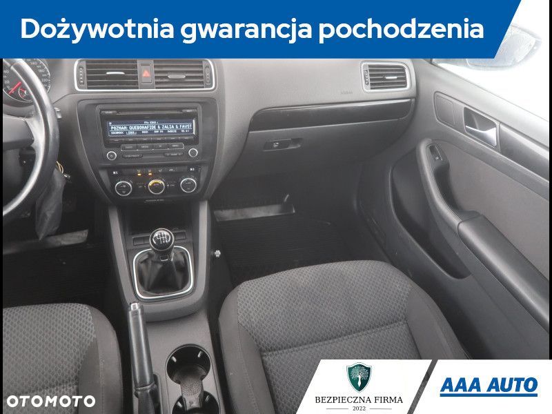 Volkswagen Jetta - 10