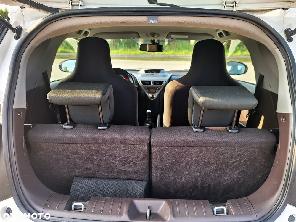 Toyota iQ 1.0 + - 36