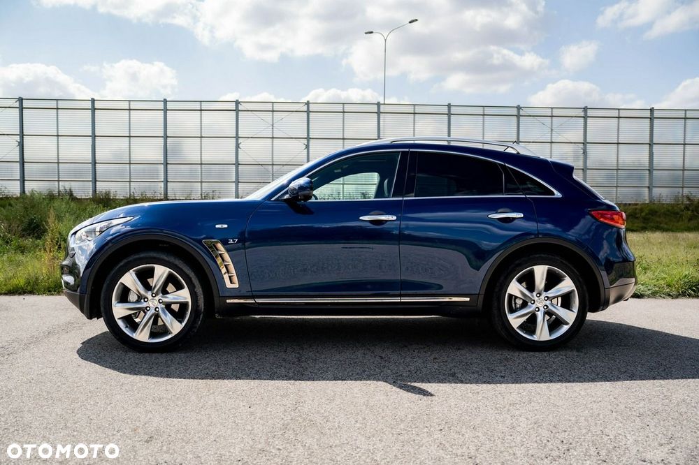 Infiniti QX70 - 11