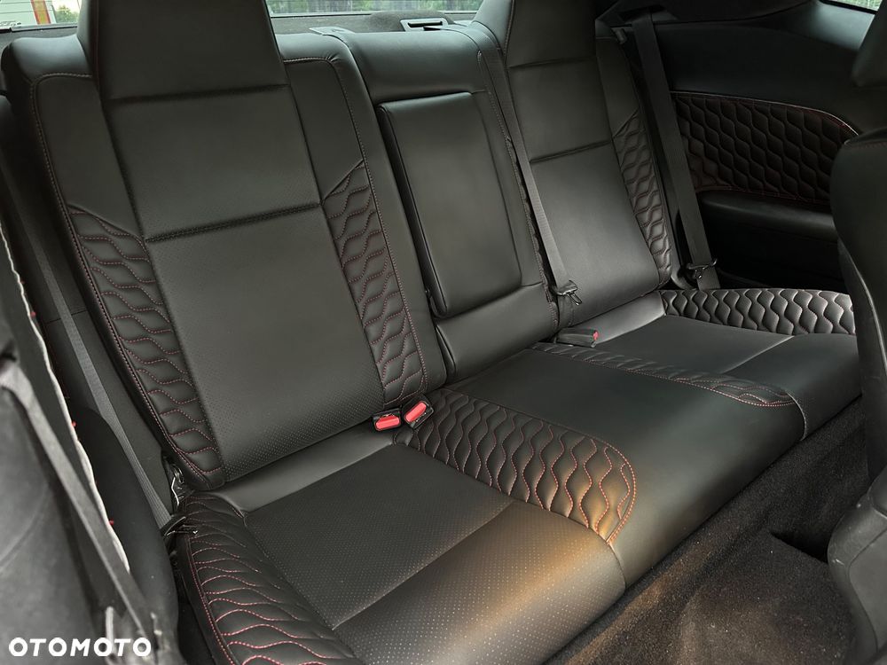 Dodge Challenger 6.4 Scat Pack - 12