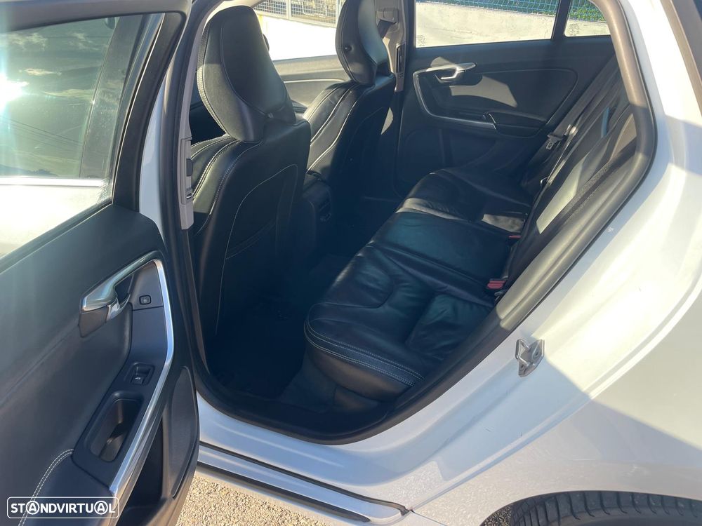 Volvo V60 D6 Twin Engine Geartronic Momentum — fotografia 8