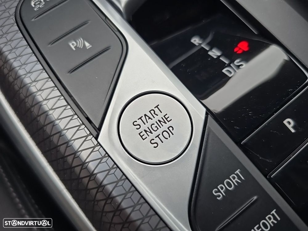 BMW 320 d Pack Desportivo M Pro Auto - 24