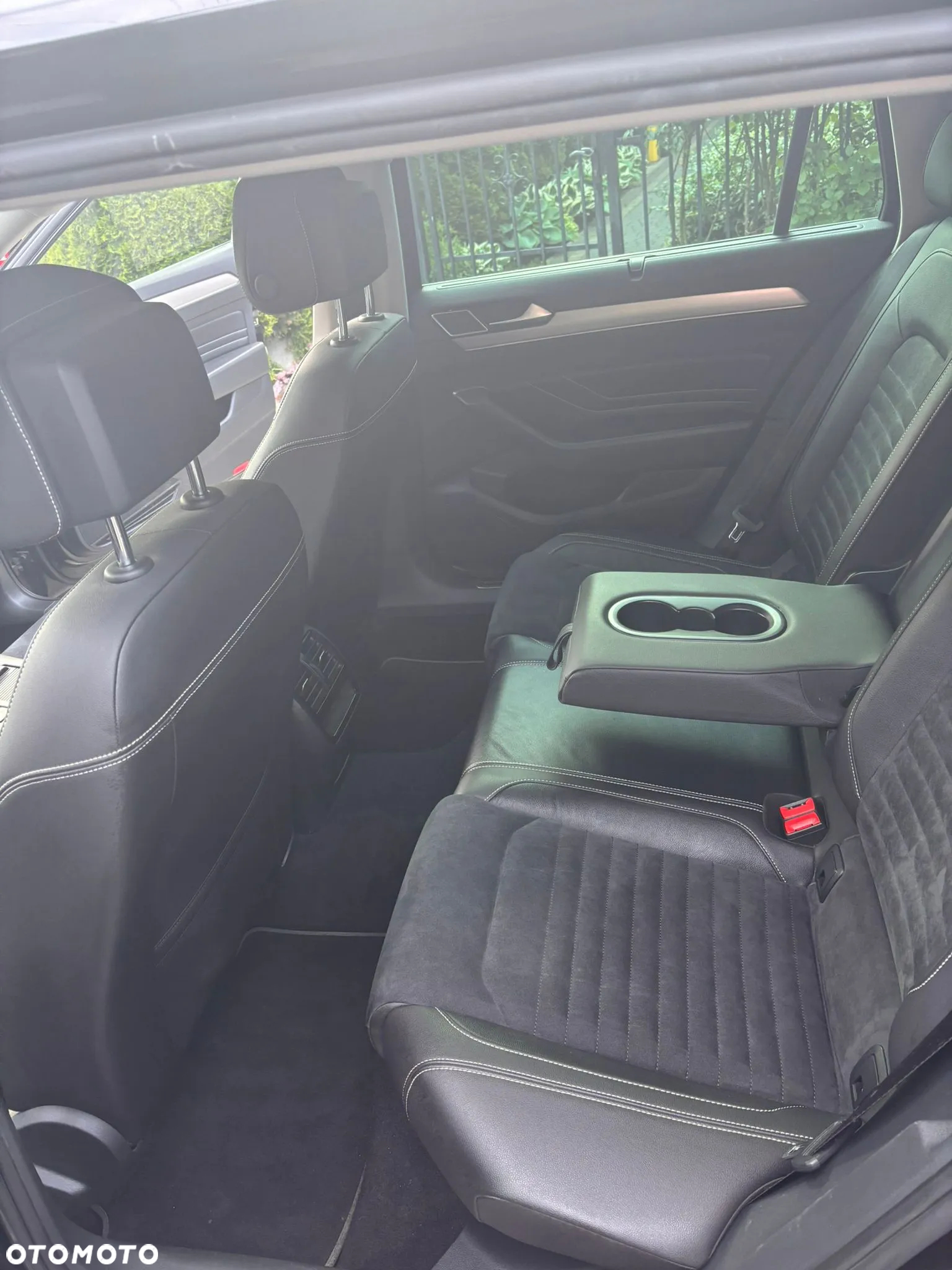Volkswagen Passat 2.0 TDI Elegance DSG - 14
