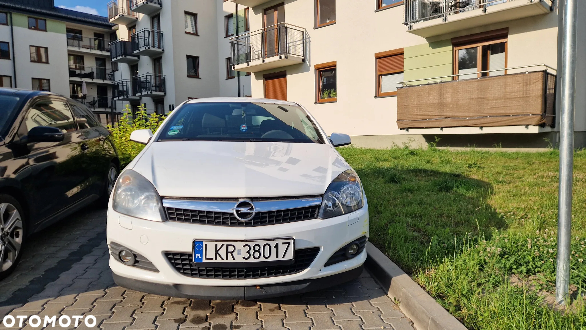 Opel Astra GTC 1.6 - 12