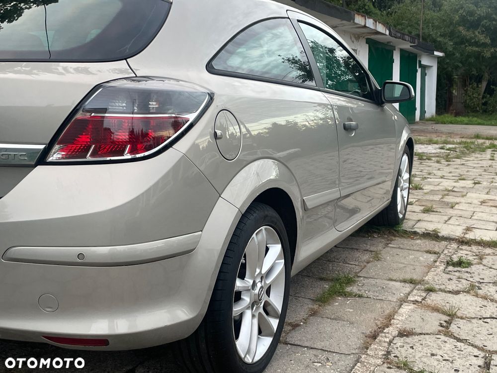 Opel Astra GTC 1.4 Cosmo - 14