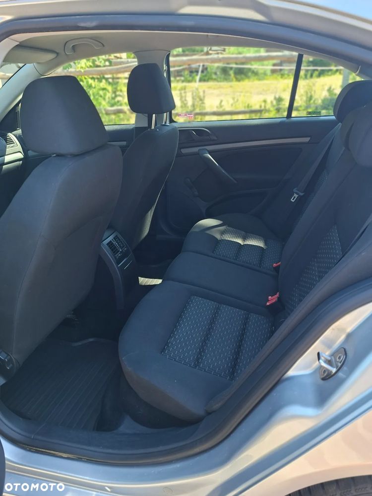 Skoda Octavia 1.6 Ambition - 11