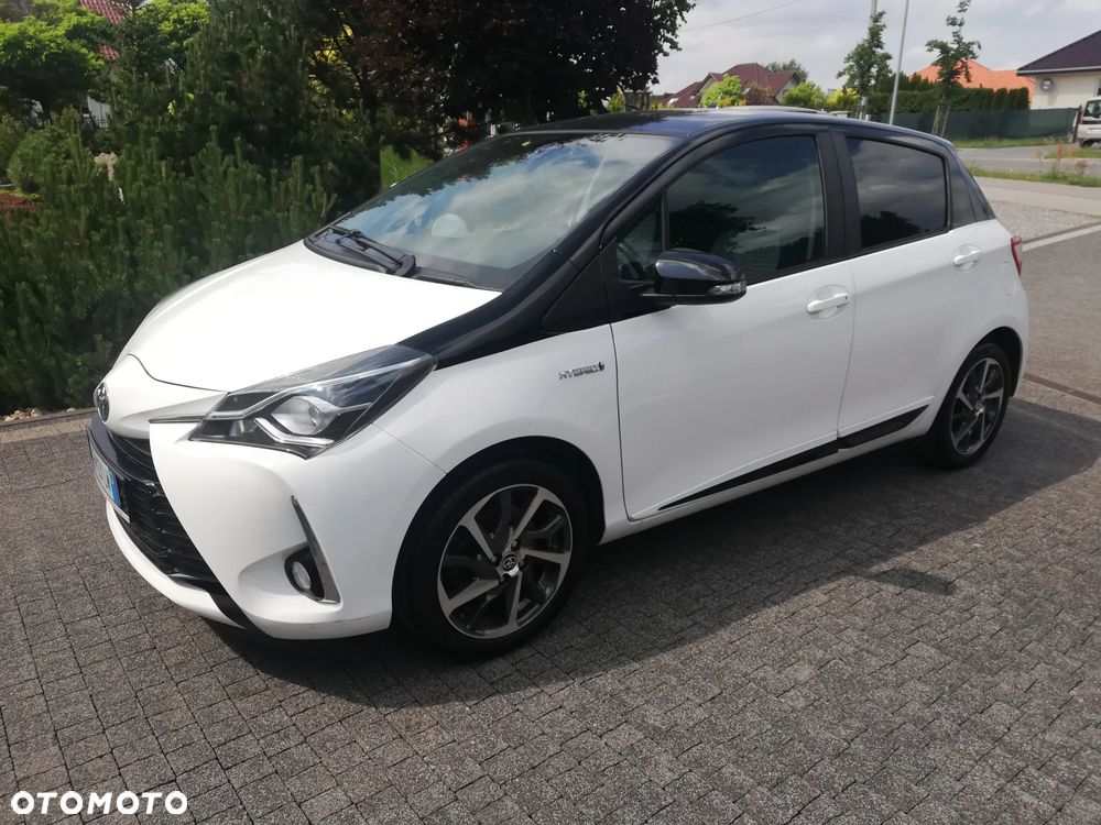 Toyota Yaris Hybrid 100 Premium - 2