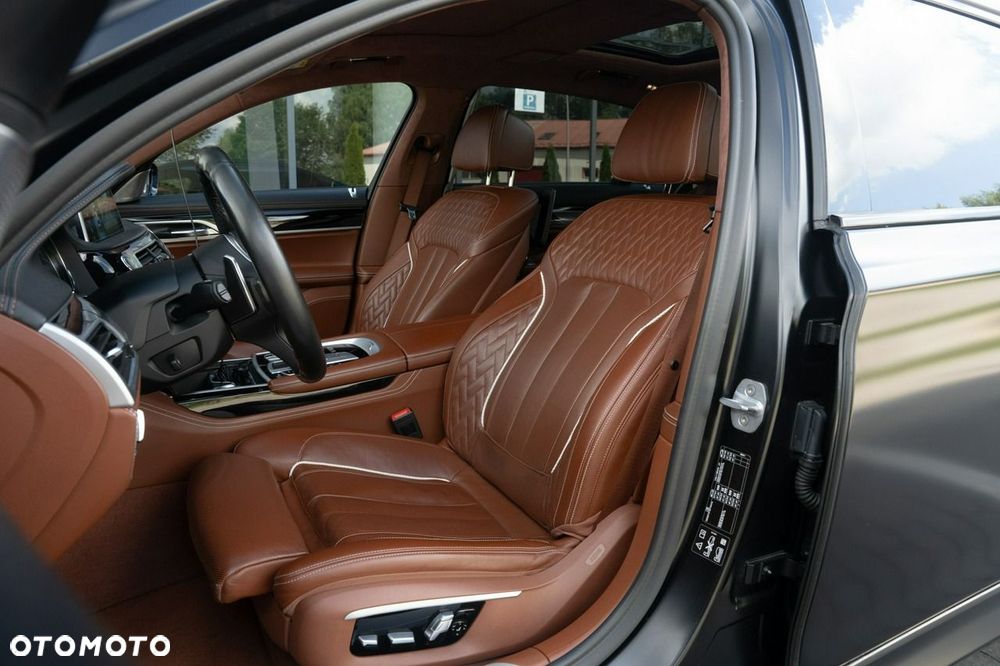 BMW Seria 7 M760Li xDrive - 7