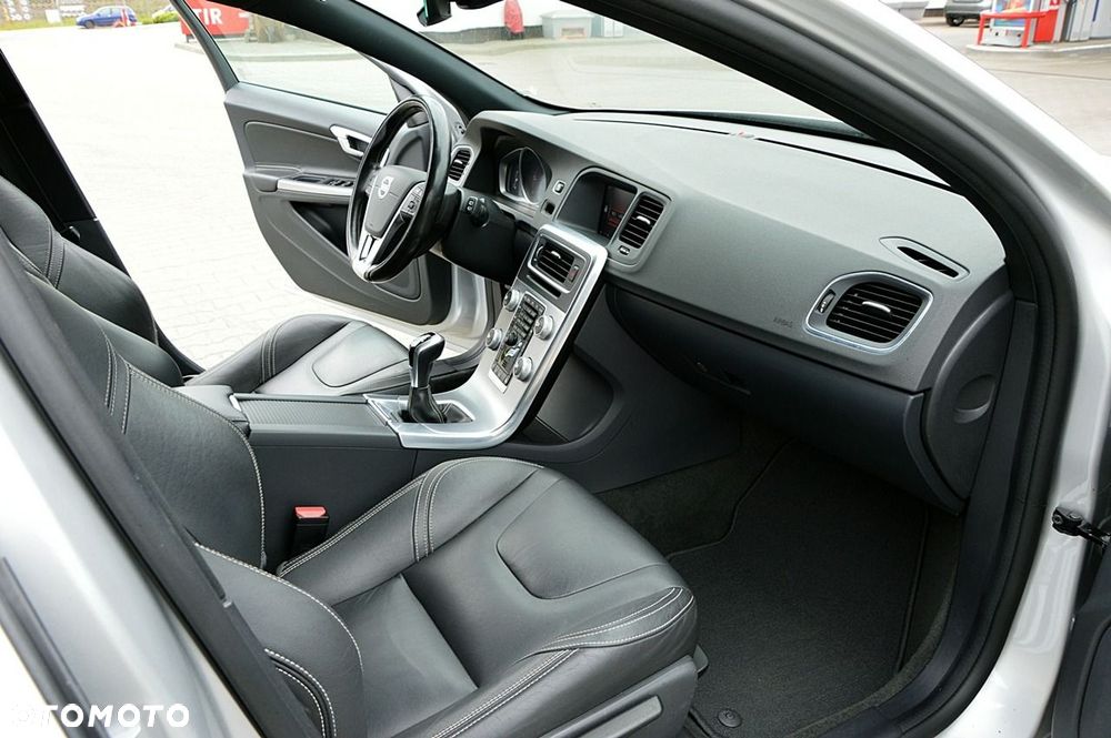 Volvo V60 D2 Drive-E Momentum - 27