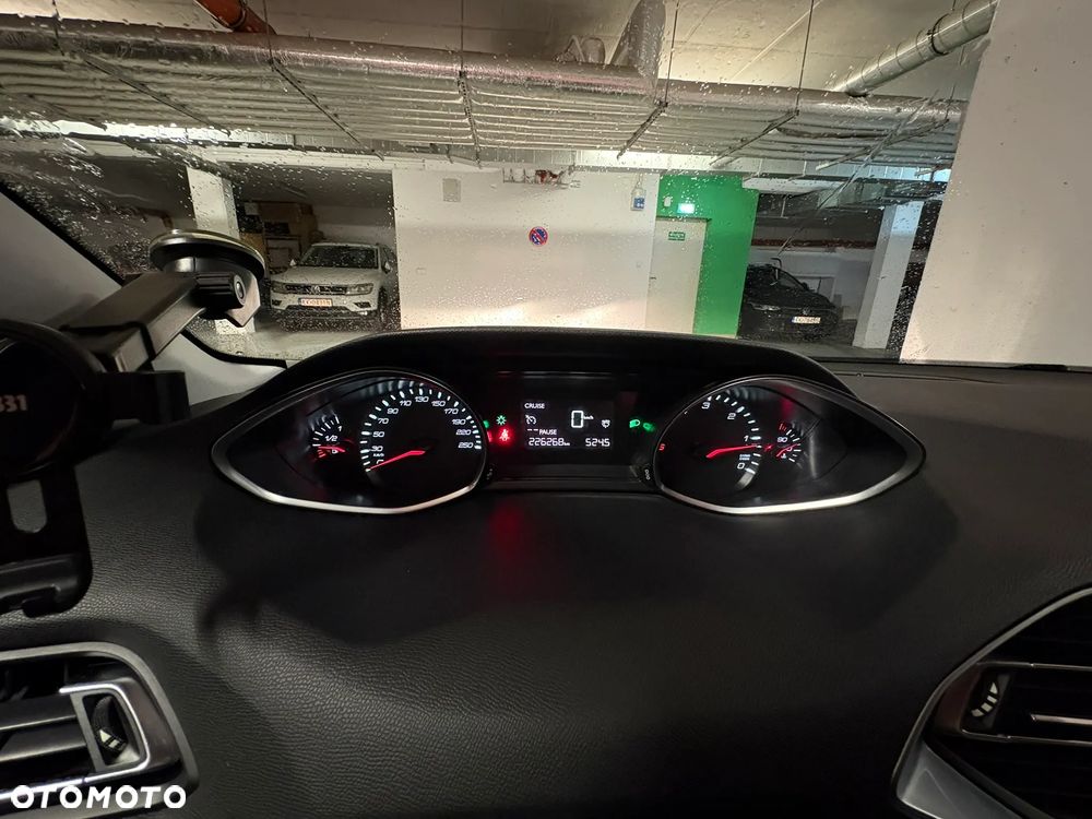 Peugeot 308 1.6 BlueHDi Allure S&S - 11