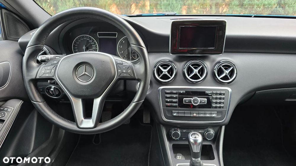 Mercedes-Benz Klasa A 180 Activity Edition - 9