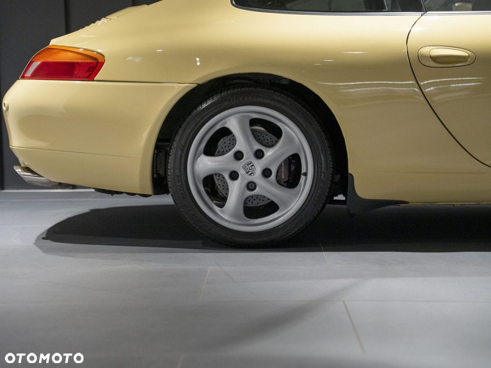 Porsche 911 Carrera - 8