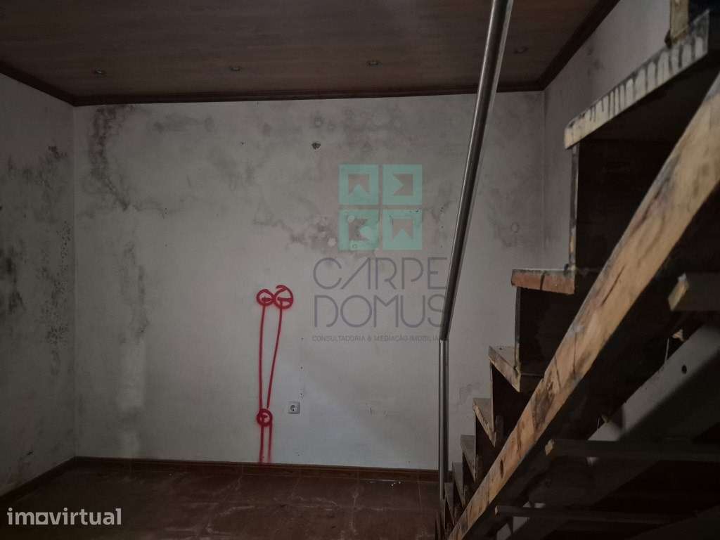 Moradia T2 para recuperar em Vialonga - Grande imagem: 5/13