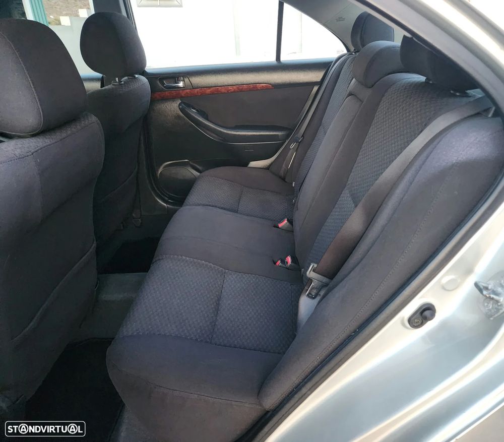 Toyota Avensis S/D 1.6 Executive - 10