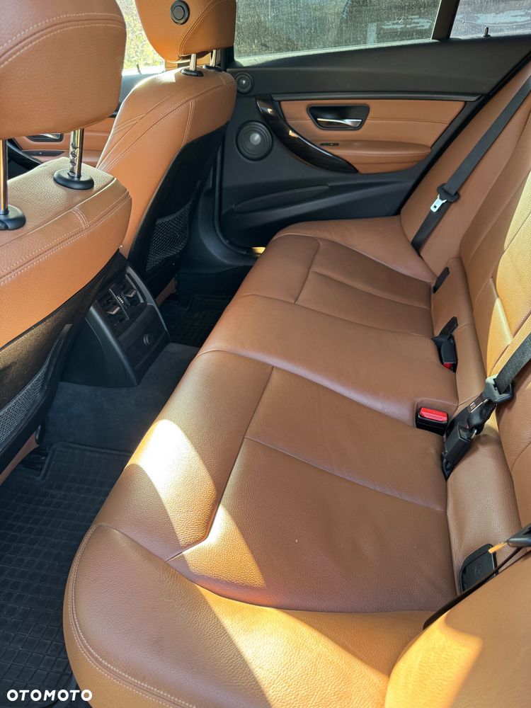 BMW Seria 3 325d Luxury Line - 13