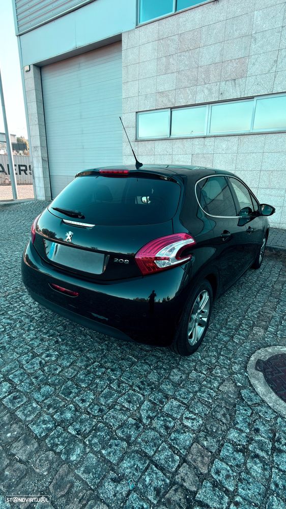 Peugeot 208 2014 photo 3