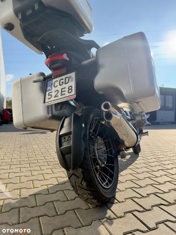 Honda VFR - 12