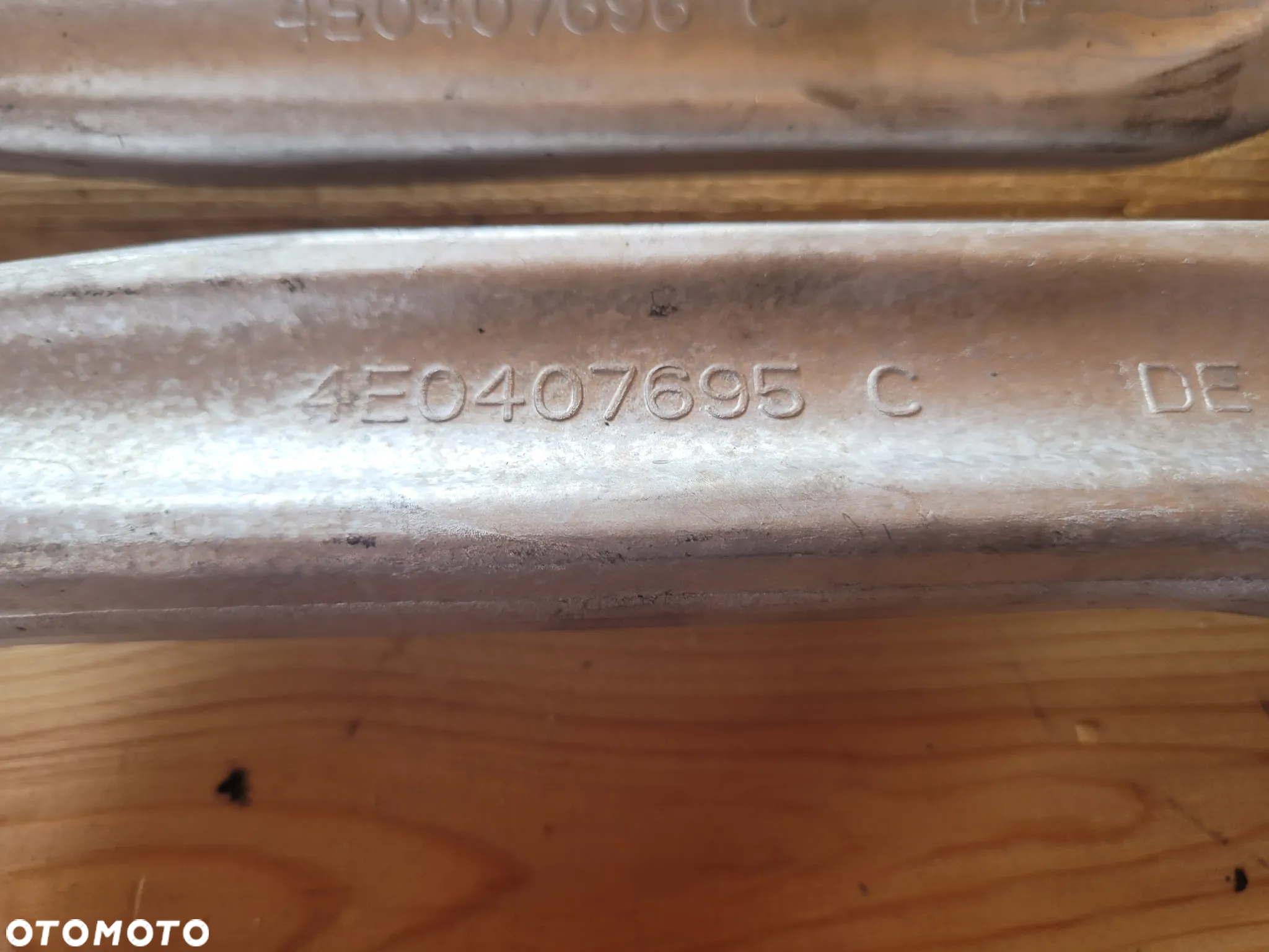 AUDI VW PRAWA LEWA BANAN TRW 4E0407695C 4E0407696C - 2