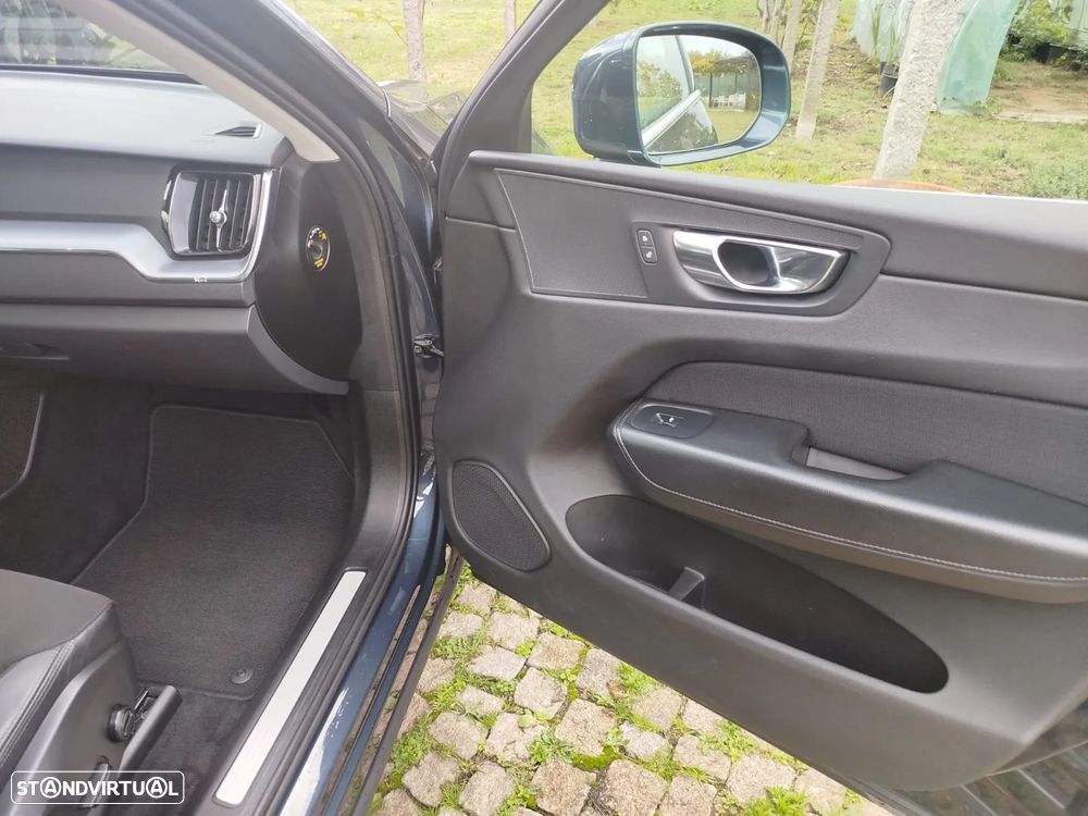 Volvo XC 60 2.0 D4 Momentum Geartronic - 15