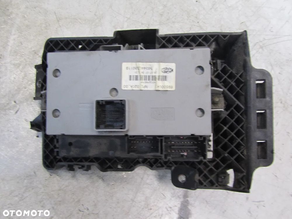 iveco daily 3.0 3.0 hpi 06->skrzynka bezpieczników 5034400849 - 3