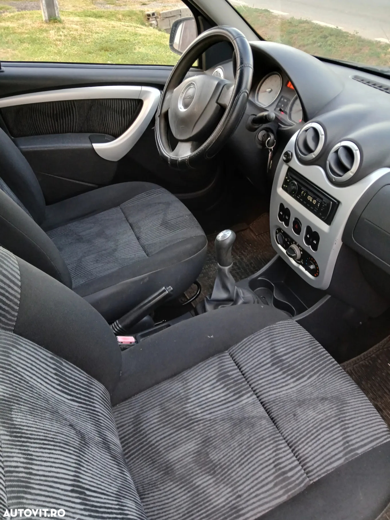 Dacia Sandero 1.2 16V 75 Laureate - 4