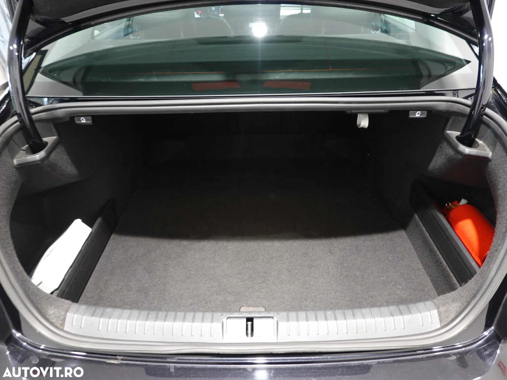 Volkswagen Passat - 35